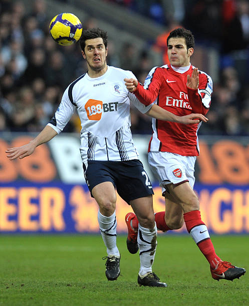 将球碰入自 将球碰入自