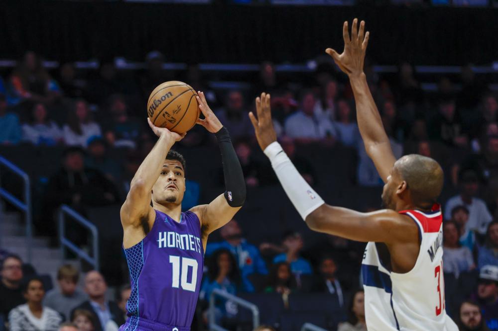 莱万展现出 莱万展现出